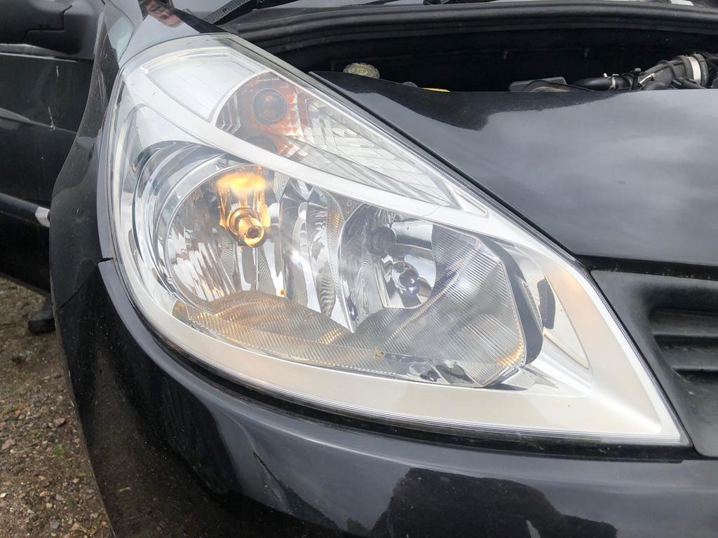 Renault Clio 2006 Headlight Right side O/S